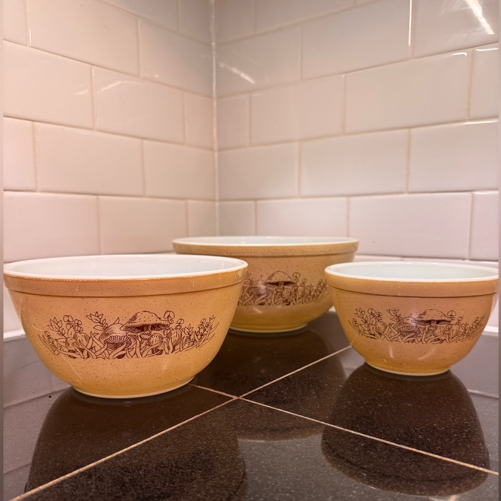Vintage Pyrex - Forest Fancies mushroom mixing bowls set